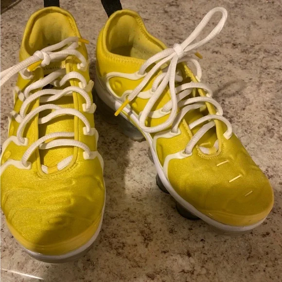 Nike Yellow and White Women's Sneakers - Picture 11 of 14